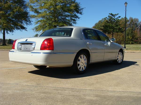 2004 LINCOLN TOWNCAR ULTIMATE 4 DOOR RUNS GREAT!! STOCK #839... for sale in Corinth, MS – photo 5