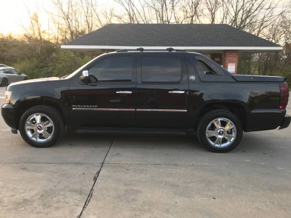 2013 Chevrolet Avalanche LTZ 4x4- Excellent Condition - cars &... for sale in Columbia, MO – photo 7