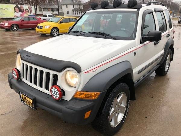 2005 Jeep Liberty SPORT - cars & trucks - by dealer - vehicle... for sale in Des Moines, IA – photo 2