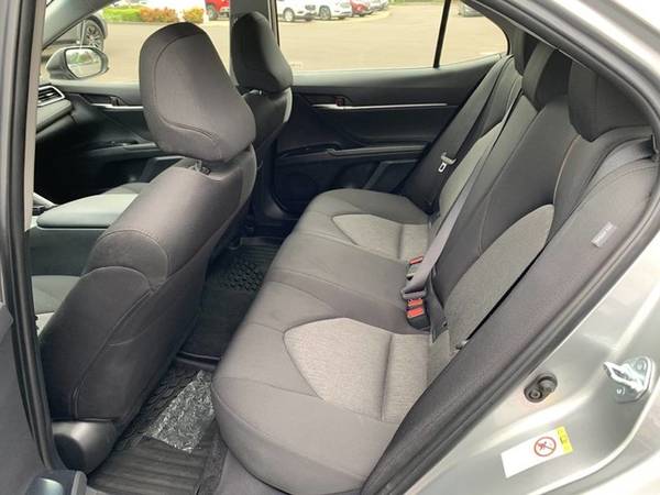 2018 Toyota Camry Celestial Silver Metallic Priced to SELL!!! for sale in Eugene, OR – photo 24