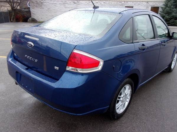 2009 Ford Focus SE 4dr Sedan - - by dealer - vehicle for sale in Waukesha, WI – photo 7