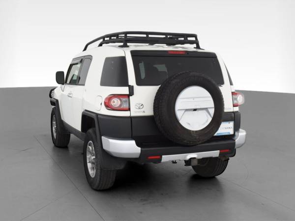 2013 Toyota FJ Cruiser Sport Utility 2D suv White - FINANCE ONLINE -... for sale in New Haven, CT – photo 8