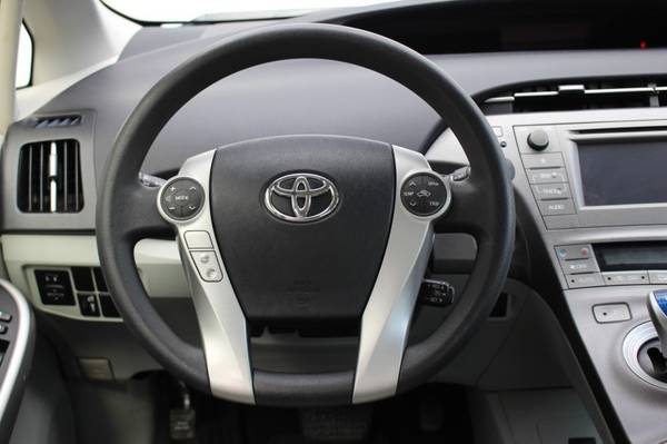 2015 Toyota Prius Hybrid Electric Backup Camera 51 mpg Knoxville TN for sale in Knoxville, TN – photo 3