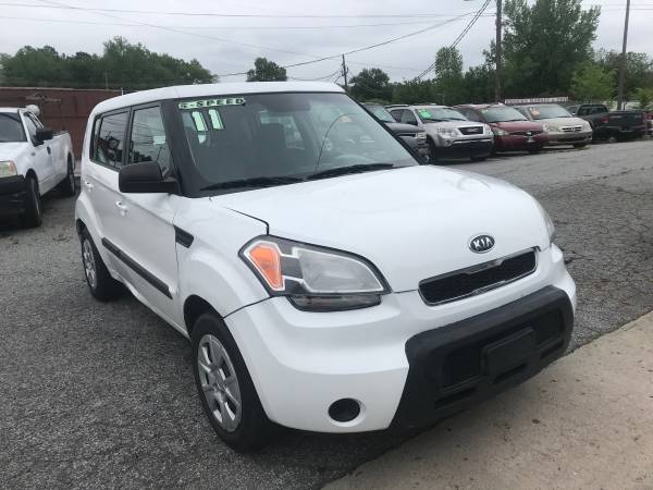 2011 KIA SOUL 4CYL 5SPEED MANUAL 94000 miles - cars & trucks - by... for sale in Thomasville, NC – photo 2