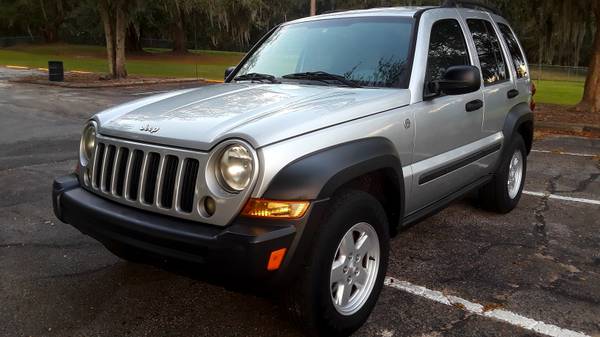 2007 Jeep Liberty 4X4 - cars & trucks - by owner - vehicle... for sale in Dade City, FL – photo 2