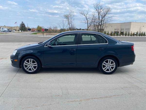 2007 Volkswagen Jetta - - by dealer - vehicle for sale in Lake Bluff, IL – photo 4