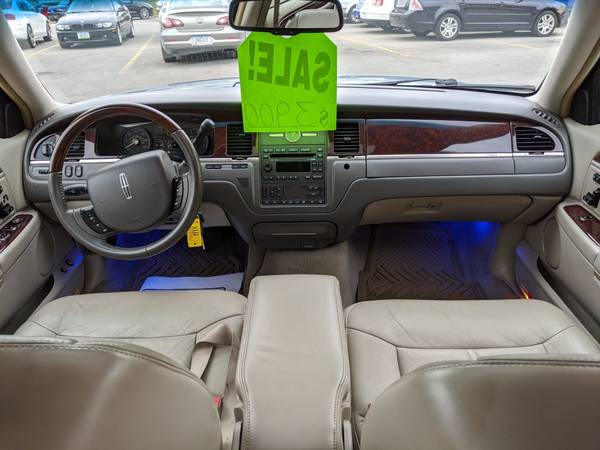 2006 Lincoln Town Car - cars & trucks - by dealer - vehicle... for sale in Evansdale, IA – photo 14