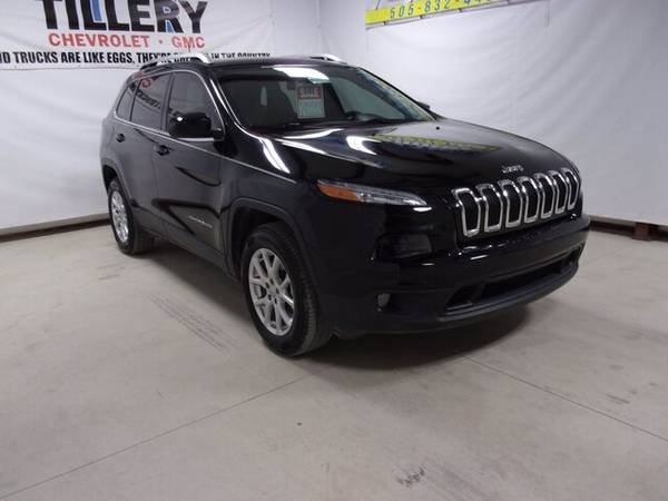 2018 Jeep Cherokee Latitude - cars & trucks - by dealer - vehicle... for sale in Moriarty, NM – photo 2