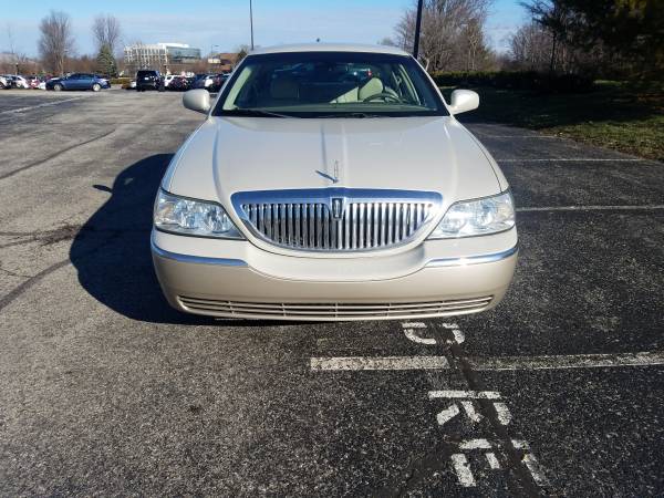 2004 Lincoln Town Car - cars & trucks - by owner - vehicle... for sale in Louisville, KY – photo 2