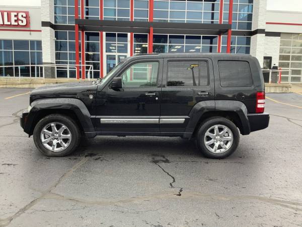 2008 Jeep Liberty Limited! 4x4! No Accidents! Loaded! - cars &... for sale in Ortonville, OH – photo 2