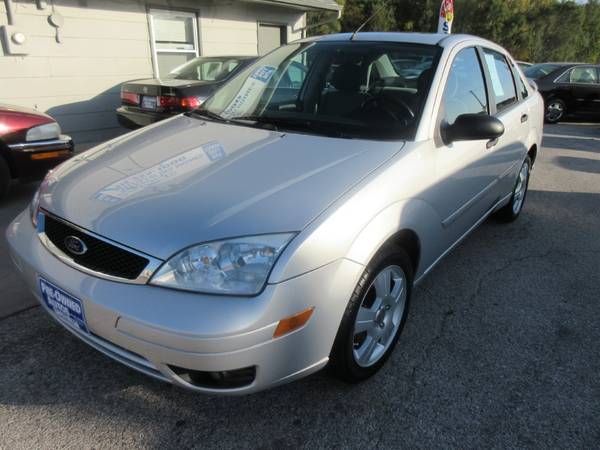 2006 Ford Focus ZX4 Sedan - Automatic/Wheels/Roof/Low Miles - 117K!!... for sale in Des Moines, IA – photo 2