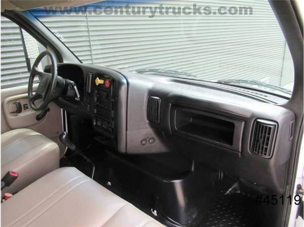 2003 Chevrolet 7500 Regular Cab White Great Price WHAT A DEAL for sale in Grand Prairie, TX – photo 23