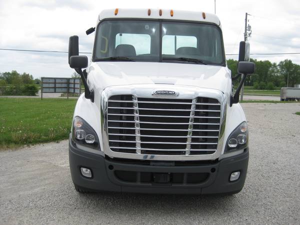 2015 Freightliner Cascadia 113 Daycab Great WB & Lightweight! for sale in Lone Jack, MO – photo 12