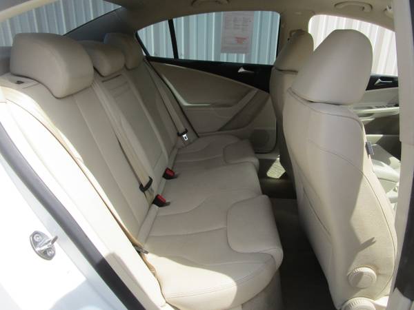 2010 Volkswagen Passat Komfort - - by dealer - vehicle for sale in Wilmington, OH – photo 8