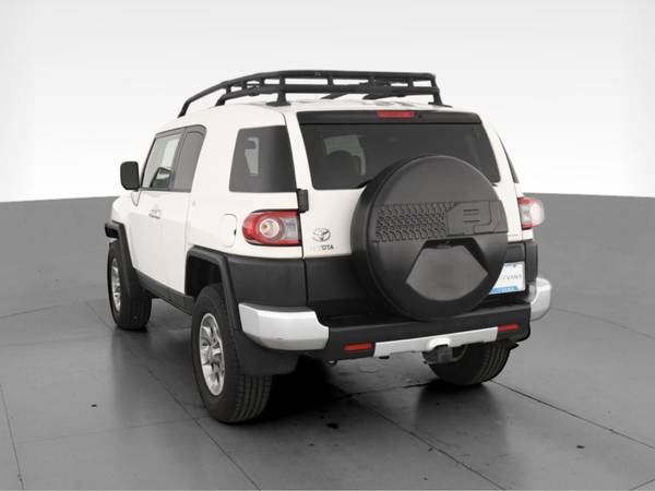 2013 Toyota FJ Cruiser Sport Utility 2D suv White - FINANCE ONLINE -... for sale in Knoxville, TN – photo 8