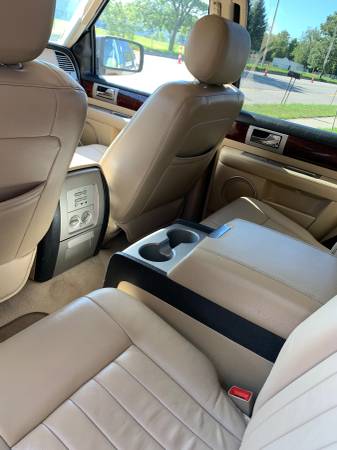 (2005 Lincoln Navigator 3rd row/Leather/130k) for sale in Lansing, MI – photo 9