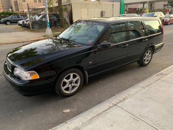 2000 Volvo V70 Wagon, 80k Miles , clean title and carfax, great cond. for sale in Brooklyn, NY