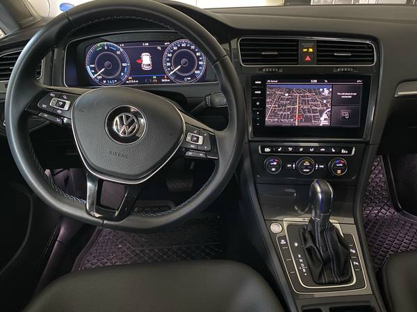 Sparkling clean 2019 Volkswagen e-Golf SEL Premium with very low for sale in Redmond, WA – photo 6