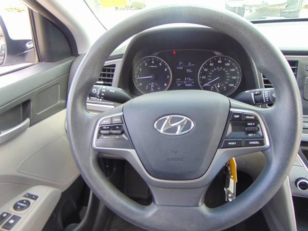 2017 Hyundai Elantra Se (Mileage: 36,842) for sale in Devine, TX – photo 14