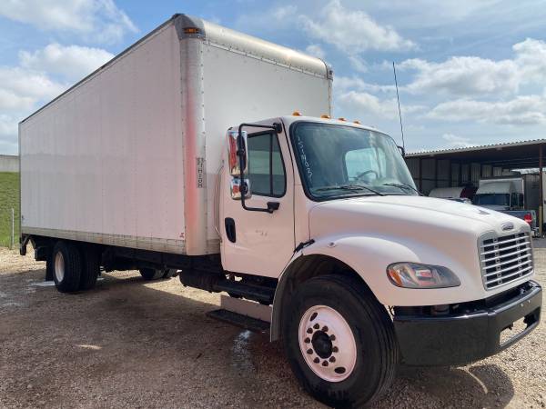 Freighliner 26ft Box Truck, 2016 Cummins Engine Non-CDL - cars & for sale in Austin, TX – photo 2