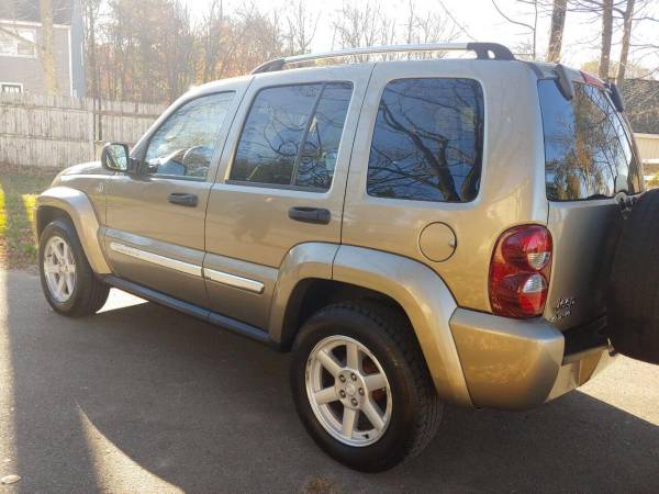 2007 Jeep Liberty Limited 4x4 ULTRA Clean - cars & trucks - by... for sale in Derry, NH – photo 3