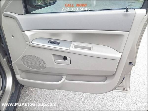 2006 Jeep Grand Cherokee Laredo 4dr SUV 4WD w/Front Side Airbags for sale in East Brunswick, NY – photo 16
