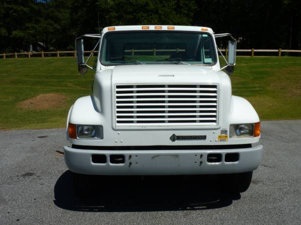 Low Miles International 4700 Day Cab Diesel Truck DT466 AUTOMATIC for sale in Duluth, GA – photo 2