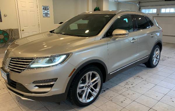 2015 Lincoln MKC Reserve AWD - cars & trucks - by owner - vehicle... for sale in East grand forks, ND – photo 2