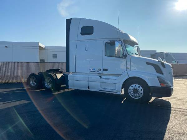 2016 VOLVO VNL670 - cars & trucks - by owner - vehicle automotive sale for sale in Romeoville, IL