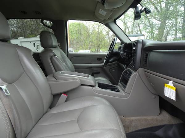 2006 Chevrolet Suburban 1500 4WD - - by dealer for sale in Spencerport, NY – photo 15