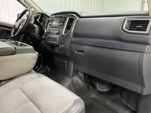 2017 Nissan TITAN Single Cab - Small Town & Family Owned! Excellent for sale in Wahoo, NE – photo 9