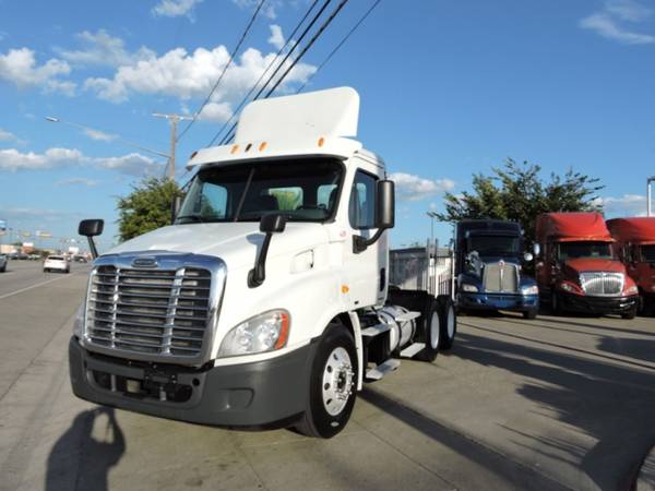 2011 FREIGHTLINER CASCADIA DAYCAB DD13 with for sale in Grand Prairie, TX – photo 4
