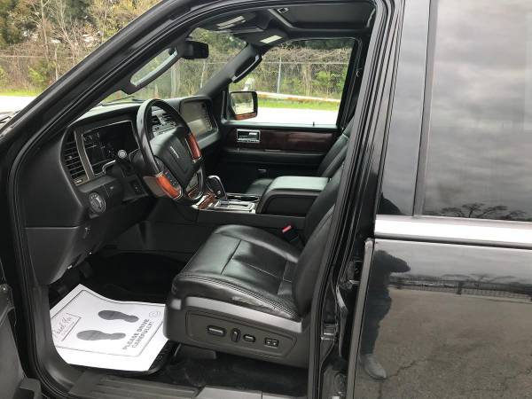 2011 Lincoln Navigator L Base - Guaranteed Approval-Drive Away for sale in Oregon, OH – photo 5