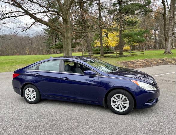 2011 Hyundai Sonata - cars & trucks - by owner - vehicle automotive... for sale in Cleveland, OH – photo 3