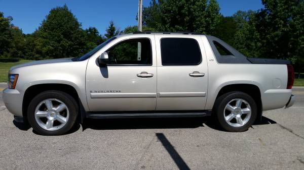 07 CHEVY AVALANCHE LTZ- 1 OWNER, ALL OPTIONS, DVD, SUPER CLEAN/ SHARP! for sale in Miamisburg, OH – photo 5
