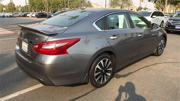 2018 Nissan Altima 2.5 SL With Only 26k Miles ONE Owner Clean Carfax... for sale in Fresno, CA – photo 4