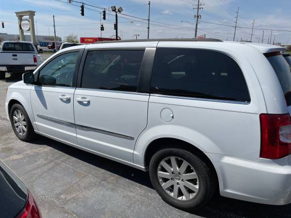 2016 Chrysler Town and Country Touring 2499 Down for sale in Greenwood, IN – photo 8