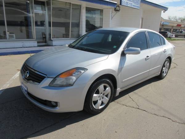 2008 Nissan Altima S Sedan - Automatic/6 Speed Manual/Low Miles for sale in Des Moines, IA – photo 2