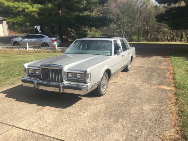 1986 Lincoln Town Car- Cartier Designer Series-1 Owner- for sale in Bethel Park, PA – photo 3