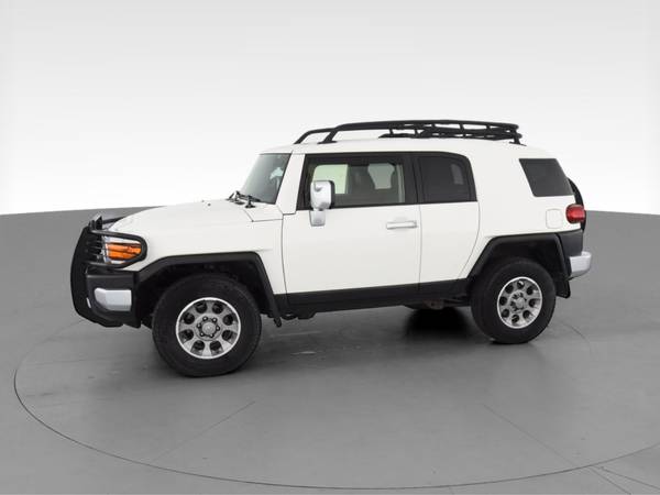 2013 Toyota FJ Cruiser Sport Utility 2D suv White - FINANCE ONLINE -... for sale in Akron, OH – photo 4
