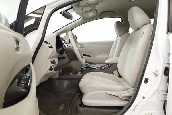 HEATED SEATS - CAMERA White 2016 Nissan Leaf SV ZEV Hatchback for sale in Clinton, AR – photo 4