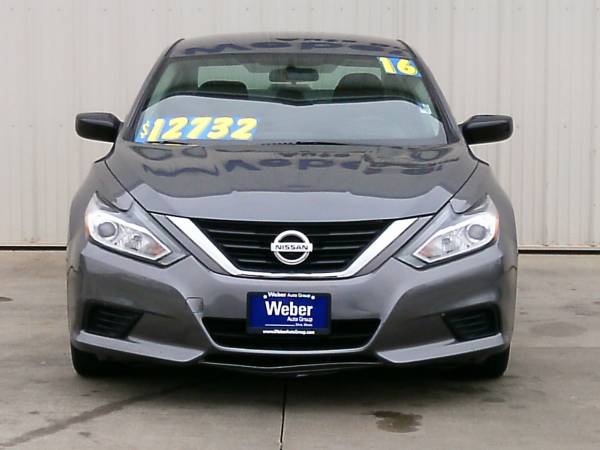 2016 Nissan Altima 2.5 SV-Solid Car! Runs and Drives Excellent! -... for sale in Silvis, IA – photo 4