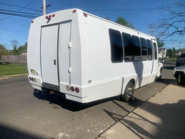 SHUTTLE BUS/1999 FORD F-550 SHUTTLE BUS WITH ONLY 74000 - cars & for sale in West Long Branch, NJ – photo 4
