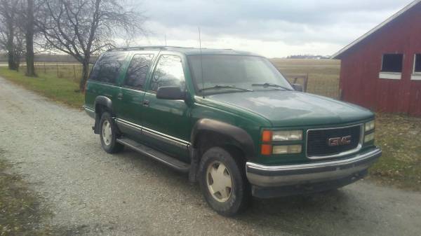 1999 GMC Suburban 1500 4x4 - cars & trucks - by owner - vehicle... for sale in Remington, IL – photo 2