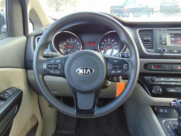 2016 Kia Sedona LX - - by dealer - vehicle automotive for sale in Joliet, IL – photo 17