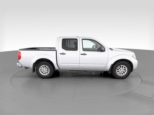 2018 Nissan Frontier Crew Cab SV Pickup 4D 5 ft pickup Silver for sale in Raleigh, NC – photo 13
