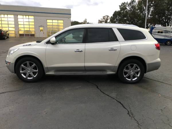 AWD! 2008 Buick Enclave CXL! Loaded! 3rd Row! for sale in Ortonville, MI – photo 2