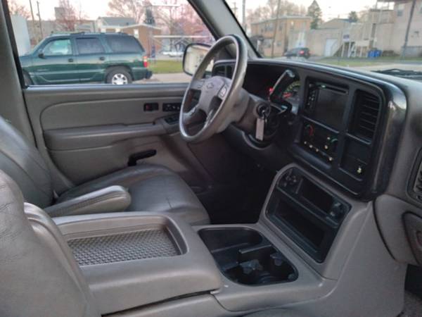 2006 Chevrolet Suburban 1500 4WD - cars & trucks - by dealer -... for sale in Gloucester, NJ – photo 4