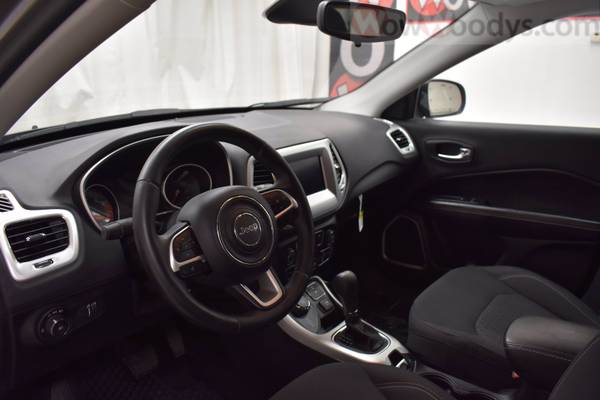 One Owner! 2019 Jeep Compass Upland Edition WE FINANCE! Heated Seats... for sale in CHILLICOTHE, IA – photo 8