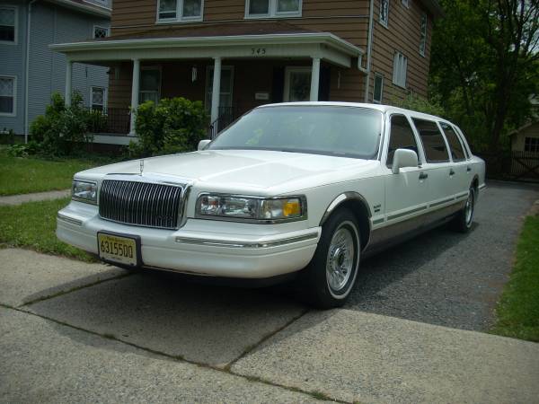 1996 Lincoln Town Car Limousine Very Clean With 26K Original Miles for sale in Hackensack, NJ – photo 4